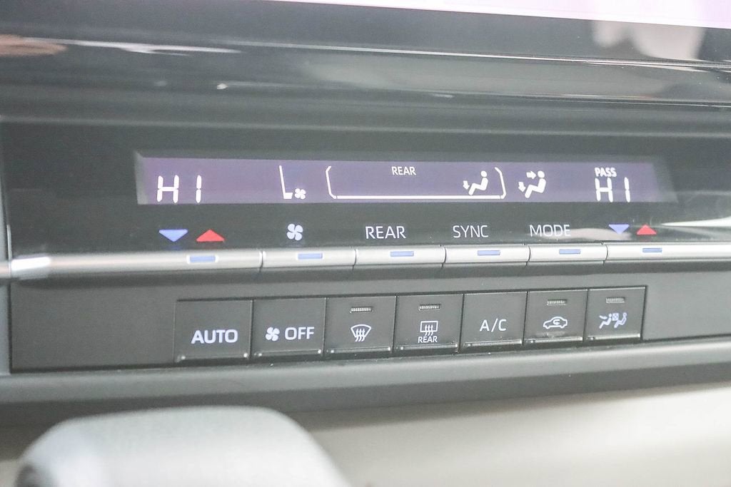 2023 Toyota Sienna LE