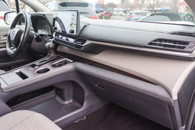 2023 Toyota Sienna LE