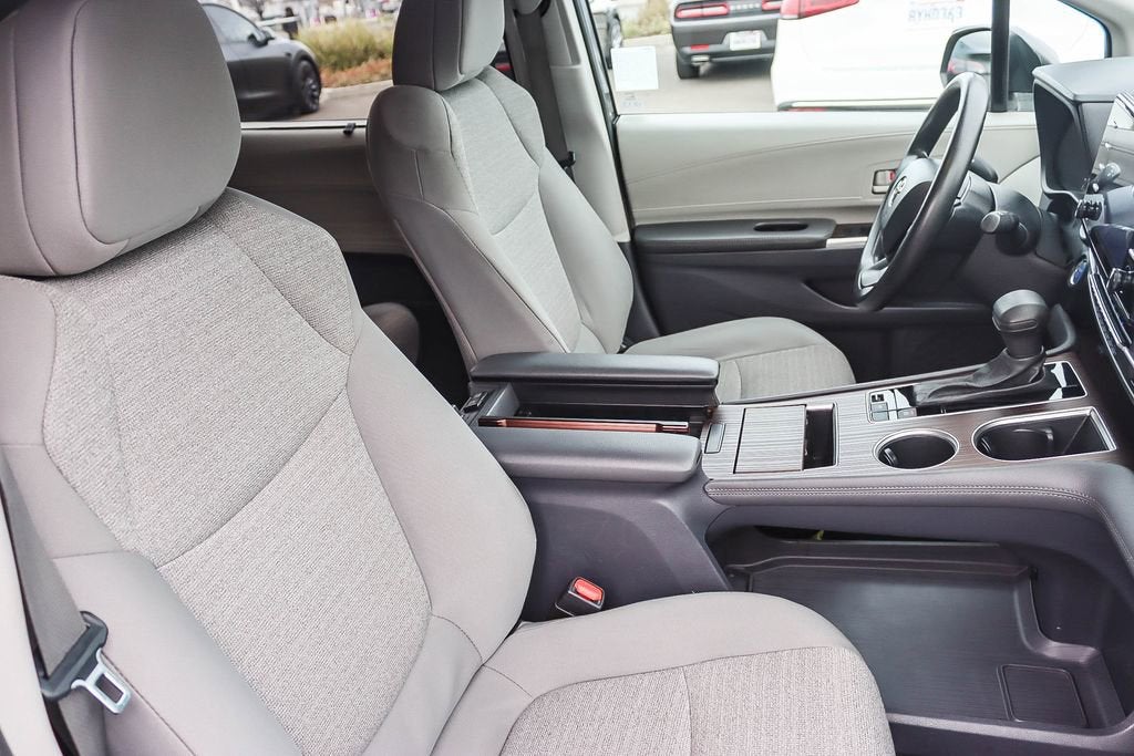 2023 Toyota Sienna LE