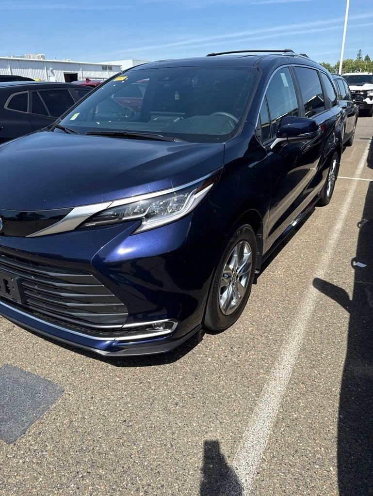 2025 Toyota Sienna Limited