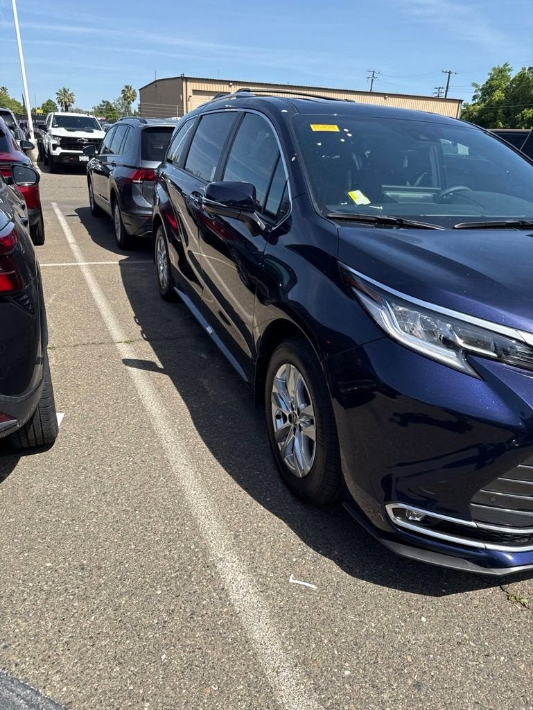 2025 Toyota Sienna Limited