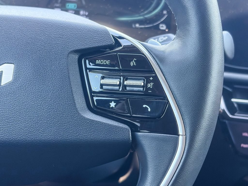 2023 Kia Niro Plug-In Hybrid SX Touring