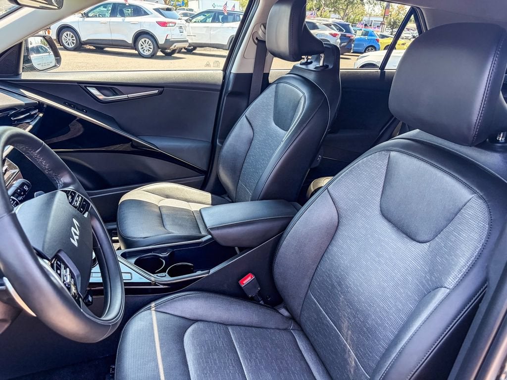 2023 Kia Niro Plug-In Hybrid SX Touring