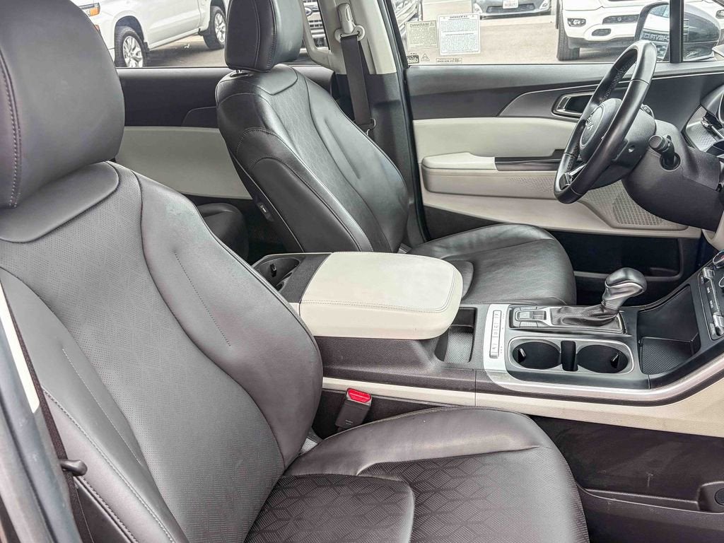 2024 Kia Carnival LX