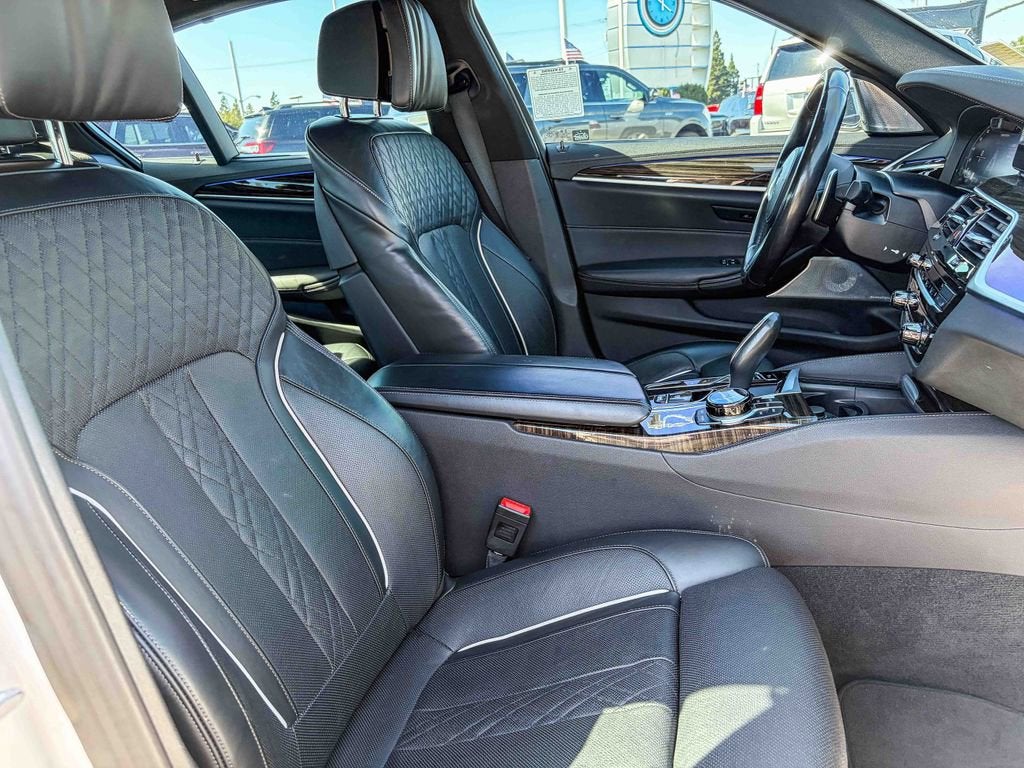 2021 BMW 5 Series M550i xDrive